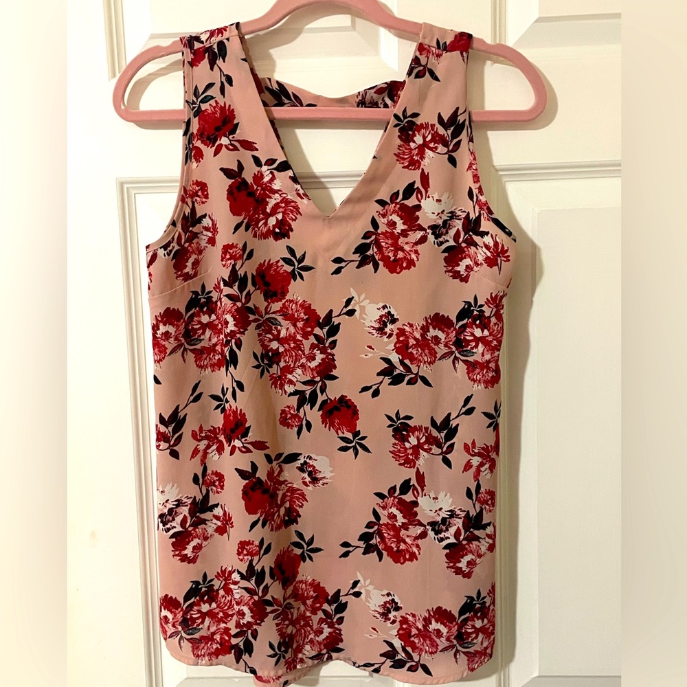 Women/juniors pink floral Maurice’s top size XS
